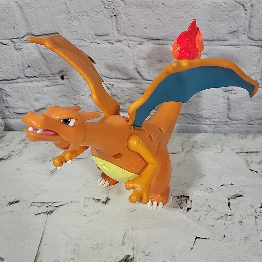 Pokémon Charizard Deluxe Action Figure Lights Sounds Motion Jazwares- No Shooter